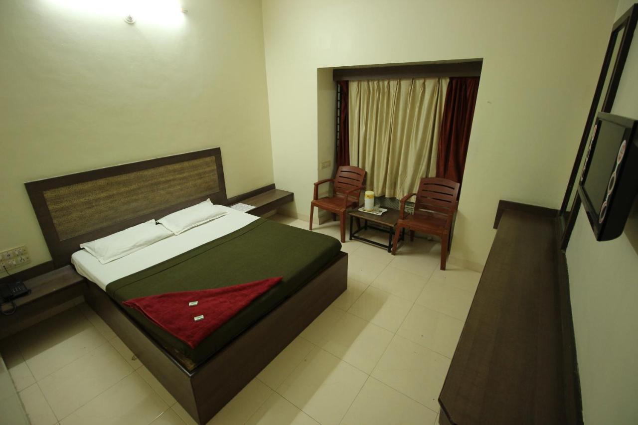 Hotel Laxmibai Palace Shirdi Zewnętrze zdjęcie