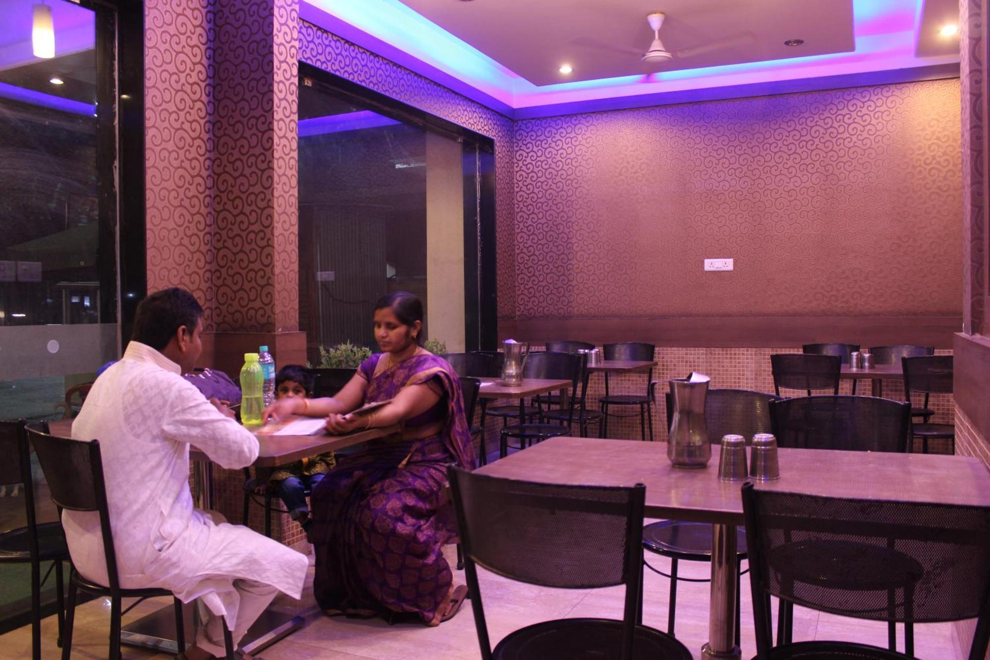 Hotel Laxmibai Palace Shirdi Zewnętrze zdjęcie