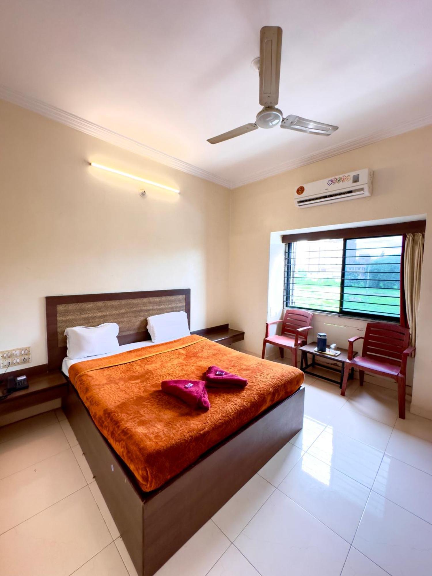 Hotel Laxmibai Palace Shirdi Zewnętrze zdjęcie