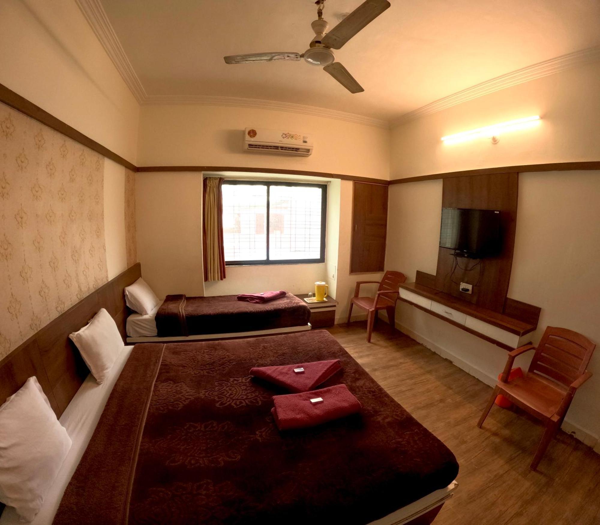 Hotel Laxmibai Palace Shirdi Zewnętrze zdjęcie